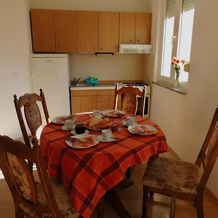 For Families * Pakoštane